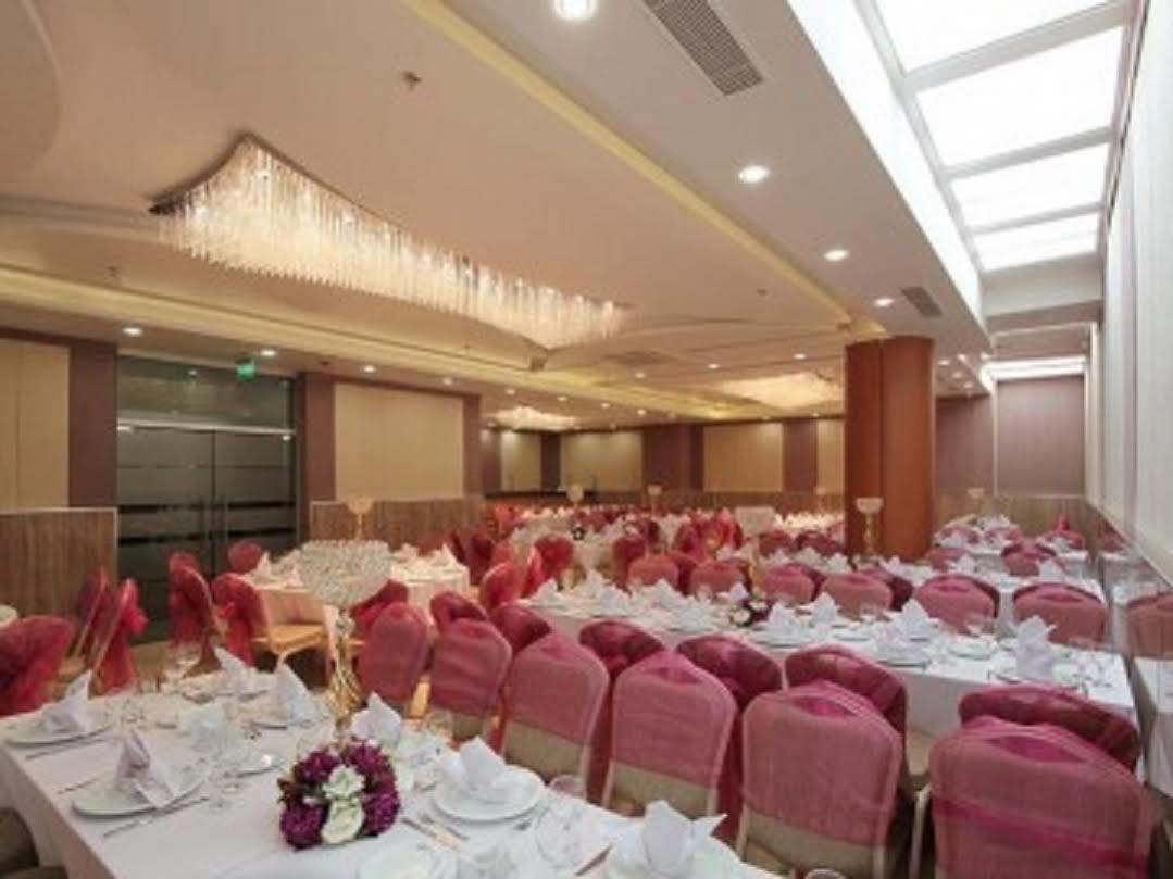 Forum Suite Otel เมร์ซีน ภายนอก รูปภาพ