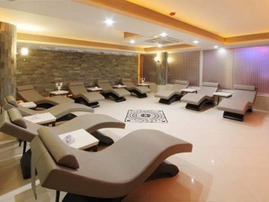 Forum Suite Otel เมร์ซีน ภายนอก รูปภาพ