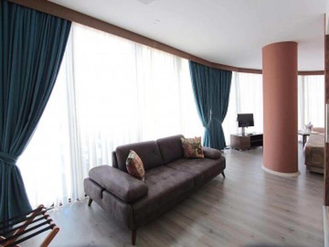 Forum Suite Otel เมร์ซีน ภายนอก รูปภาพ