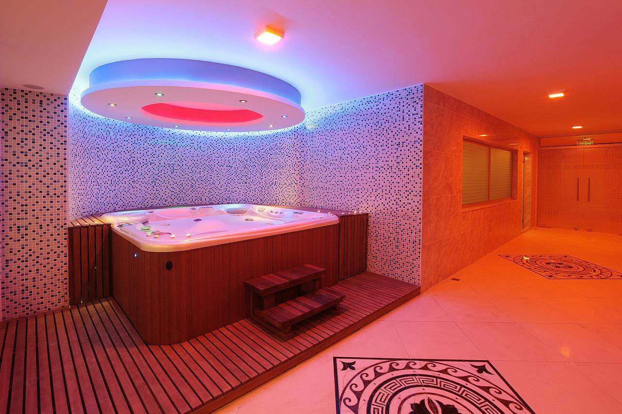 Forum Suite Otel เมร์ซีน ภายนอก รูปภาพ