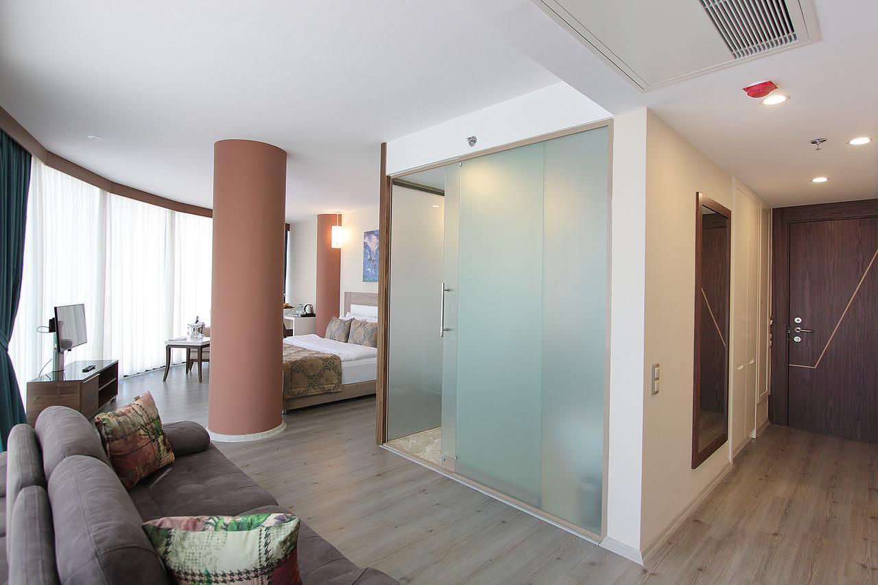Forum Suite Otel เมร์ซีน ภายนอก รูปภาพ