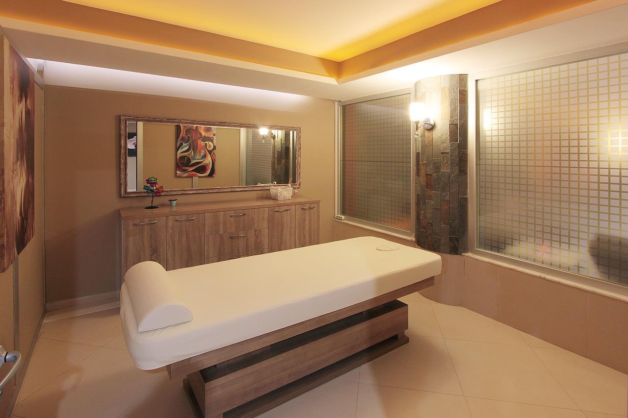 Forum Suite Otel เมร์ซีน ภายนอก รูปภาพ