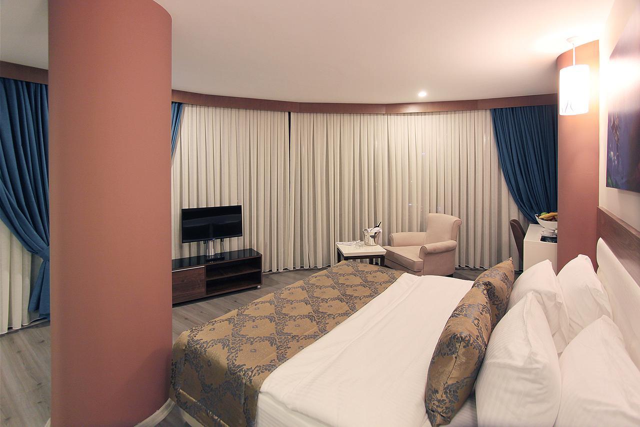 Forum Suite Otel เมร์ซีน ภายนอก รูปภาพ