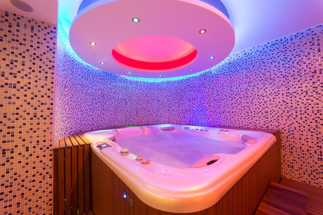 Forum Suite Otel เมร์ซีน ภายนอก รูปภาพ