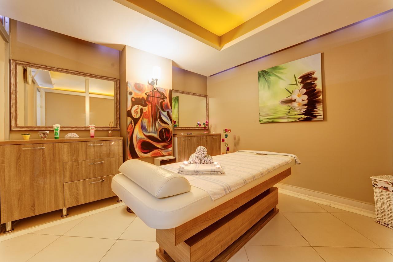 Forum Suite Otel เมร์ซีน ภายนอก รูปภาพ