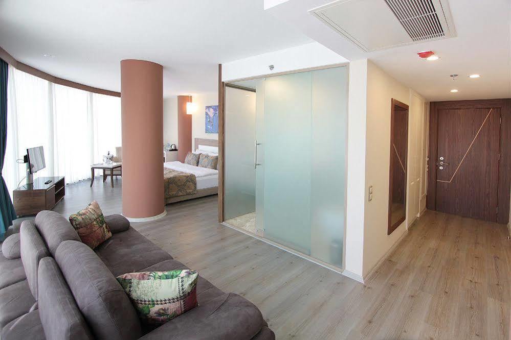 Forum Suite Otel เมร์ซีน ภายนอก รูปภาพ