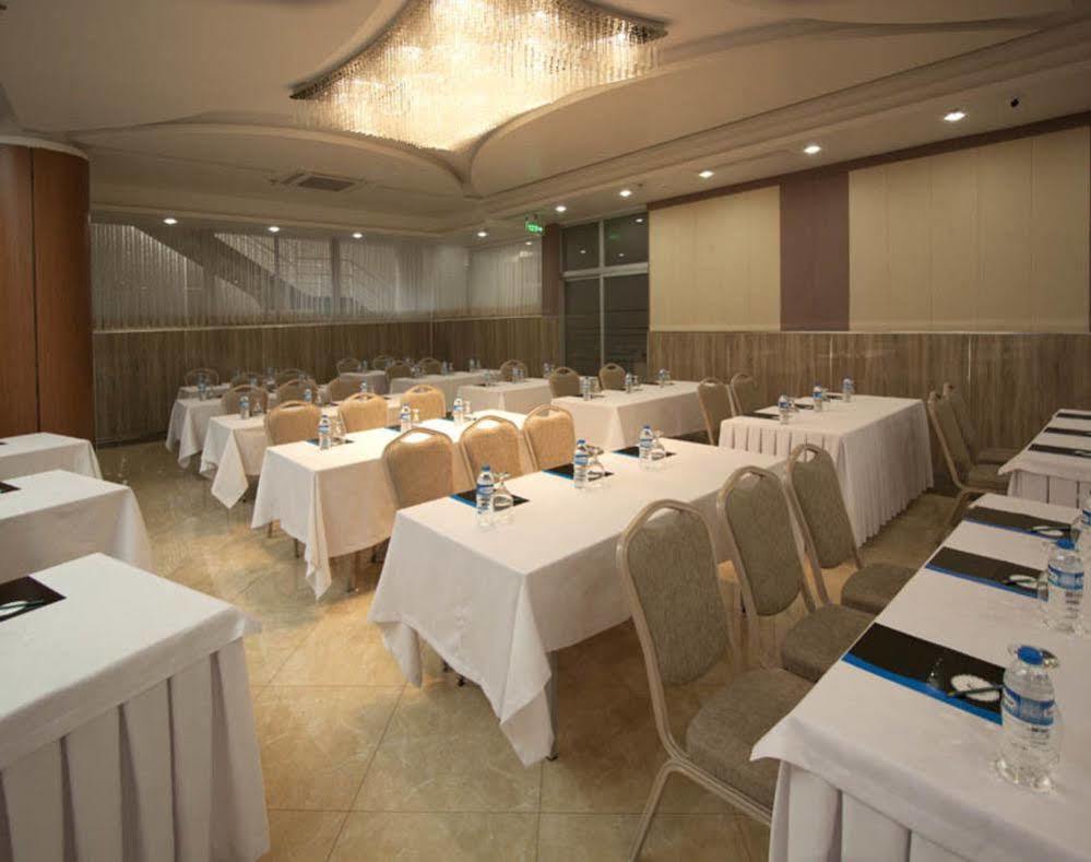 Forum Suite Otel เมร์ซีน ภายนอก รูปภาพ