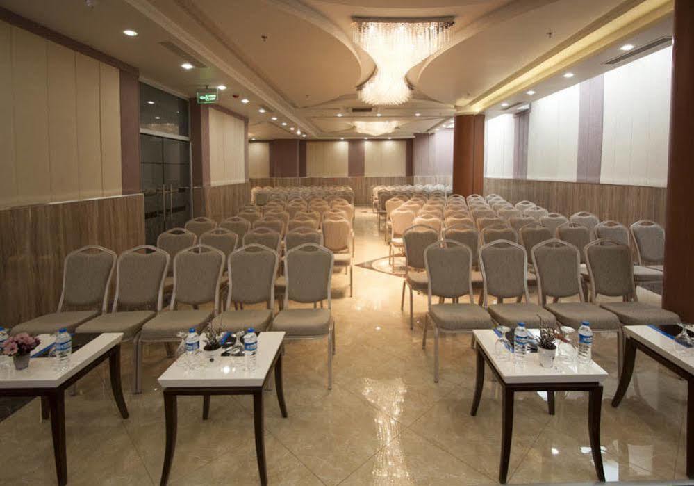 Forum Suite Otel เมร์ซีน ภายนอก รูปภาพ