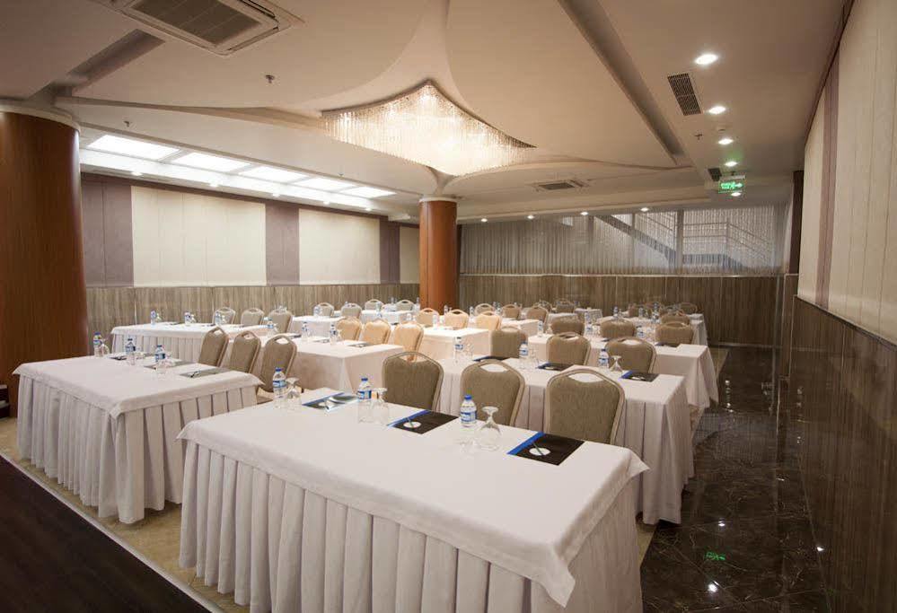 Forum Suite Otel เมร์ซีน ภายนอก รูปภาพ